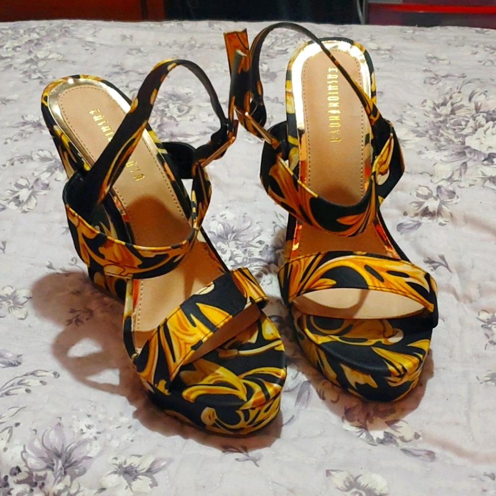 New gold and black leaf wedges